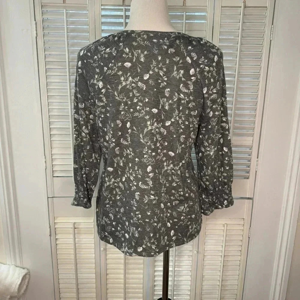 CeCe gray long sleeve top with floral vine print - Picture 3 of 4